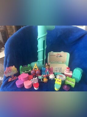 Lot of Gabby’s Dollhouse toys and accessories!